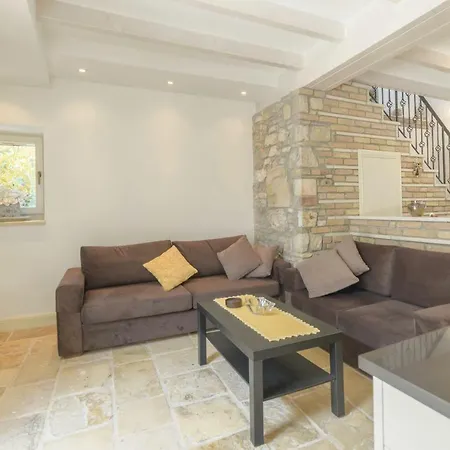 בית נופש Pithari House *